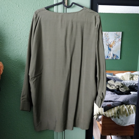 CLEARANCE NWT MANGO V NECK BLOUSE IN SIZE 4 KHAKI - Picture 6 of 9